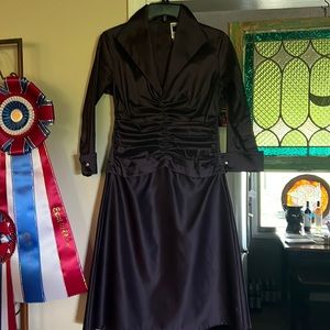 TADASHI Size 4 $25.00